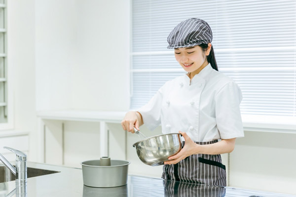 食品製造の機器やラインの油汚れ、容器類